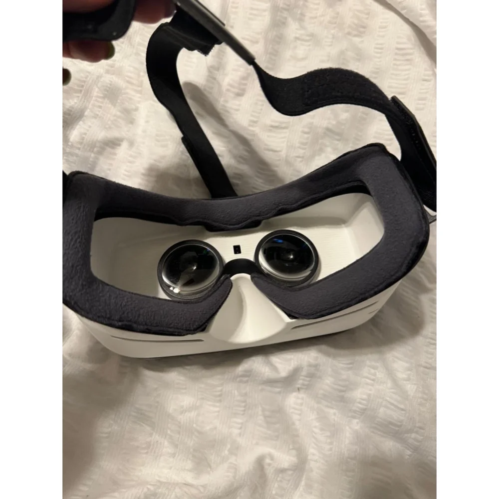Samsung Gear VR Headset - Black/White